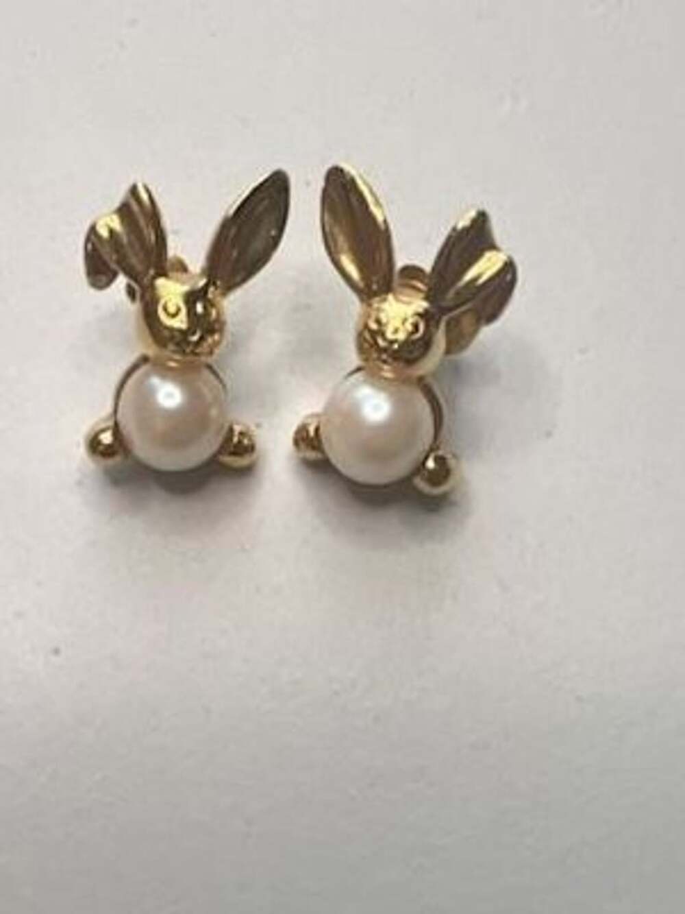 Avon Vintage Gold Tone Faux Pearl Easter Bunny Rabbit Pierced Post Earrings